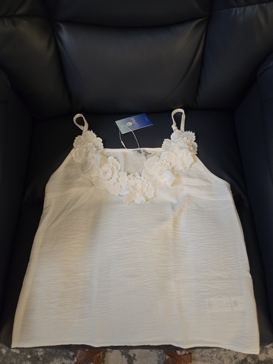 Cupshe Tops - Women's Cupshe Details Matter White Top With Floral Detail Size S